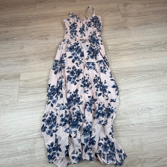 Hollister Pink Floral Maxi Dress Smocked Bodice Tiered Skirt Front Slit Size M - Picture 3 of 8